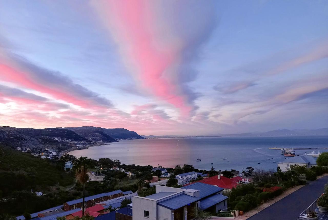 Simonʼs Town Stonebrook Apartments מראה חיצוני תמונה